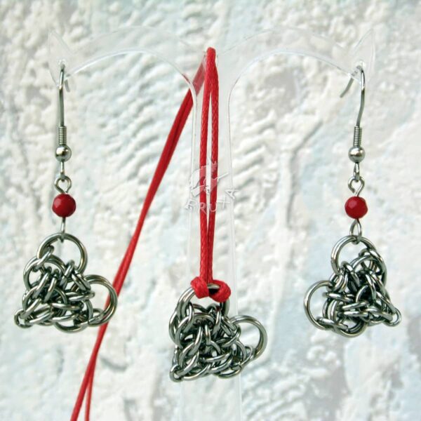 Komplet biżuterii chainmaille z sercami i czerwonymi akcentami