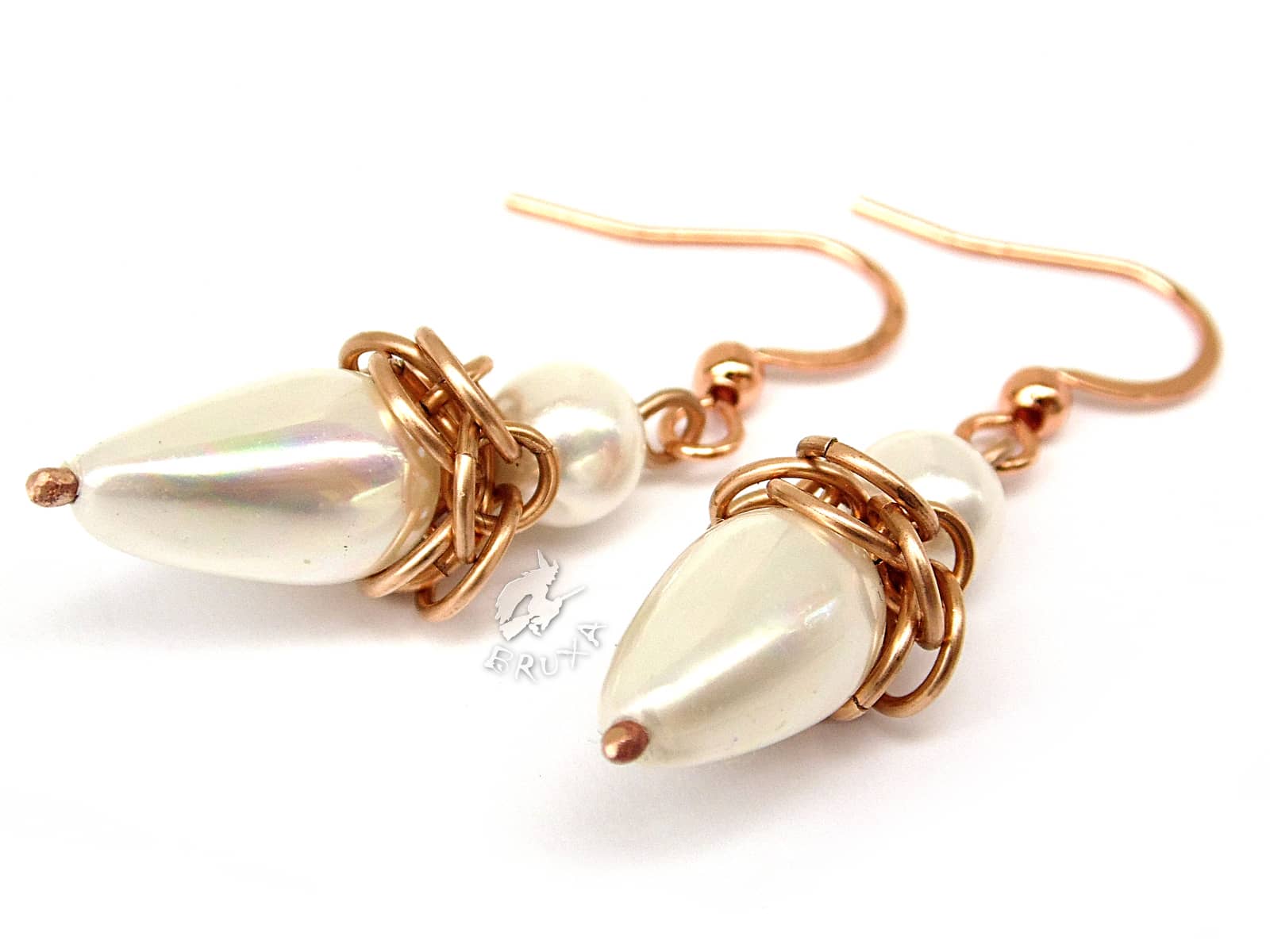 Kolczyki Gloria w kształcie wrzeciona z brązu z perłami seashell
